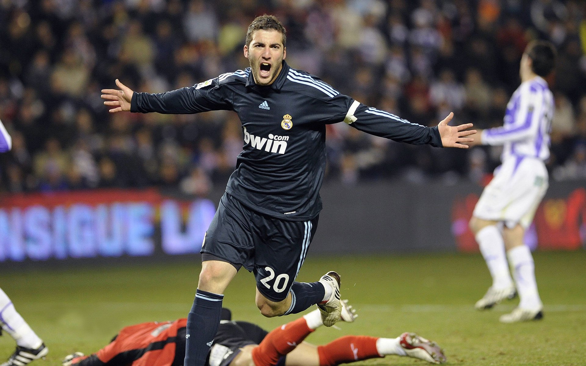 乐动体育官直播-中国男篮打韩国易建联怒吼